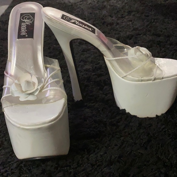White platform pleasers - Picture 1 of 6